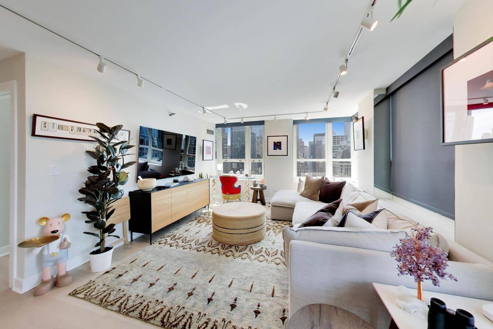 345 N La Salle DR #3306, Chicago, IL 60654
