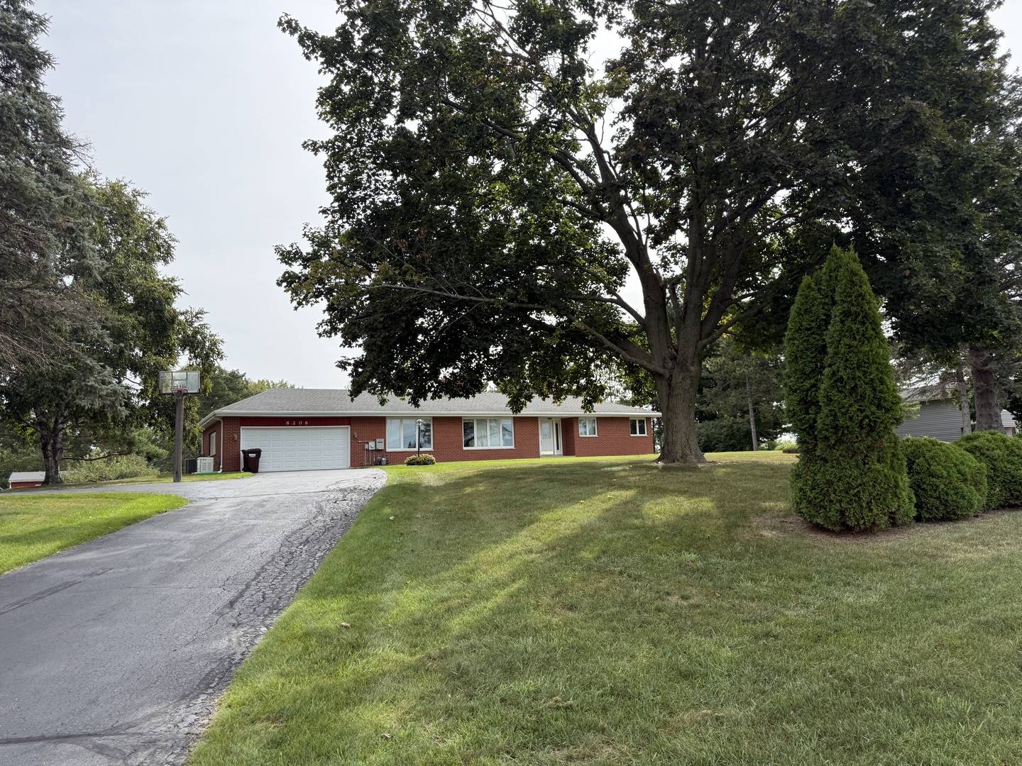 6206 Haligus RD, Woodstock, IL 60098