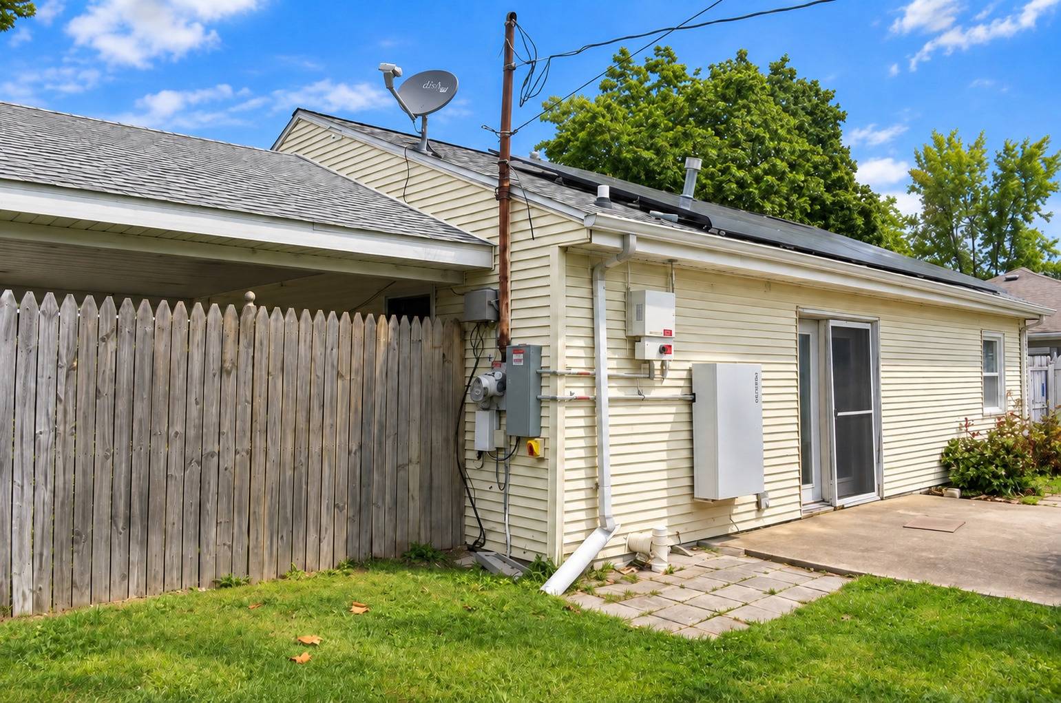 1110 Douglas DR, Sterling, IL 61081