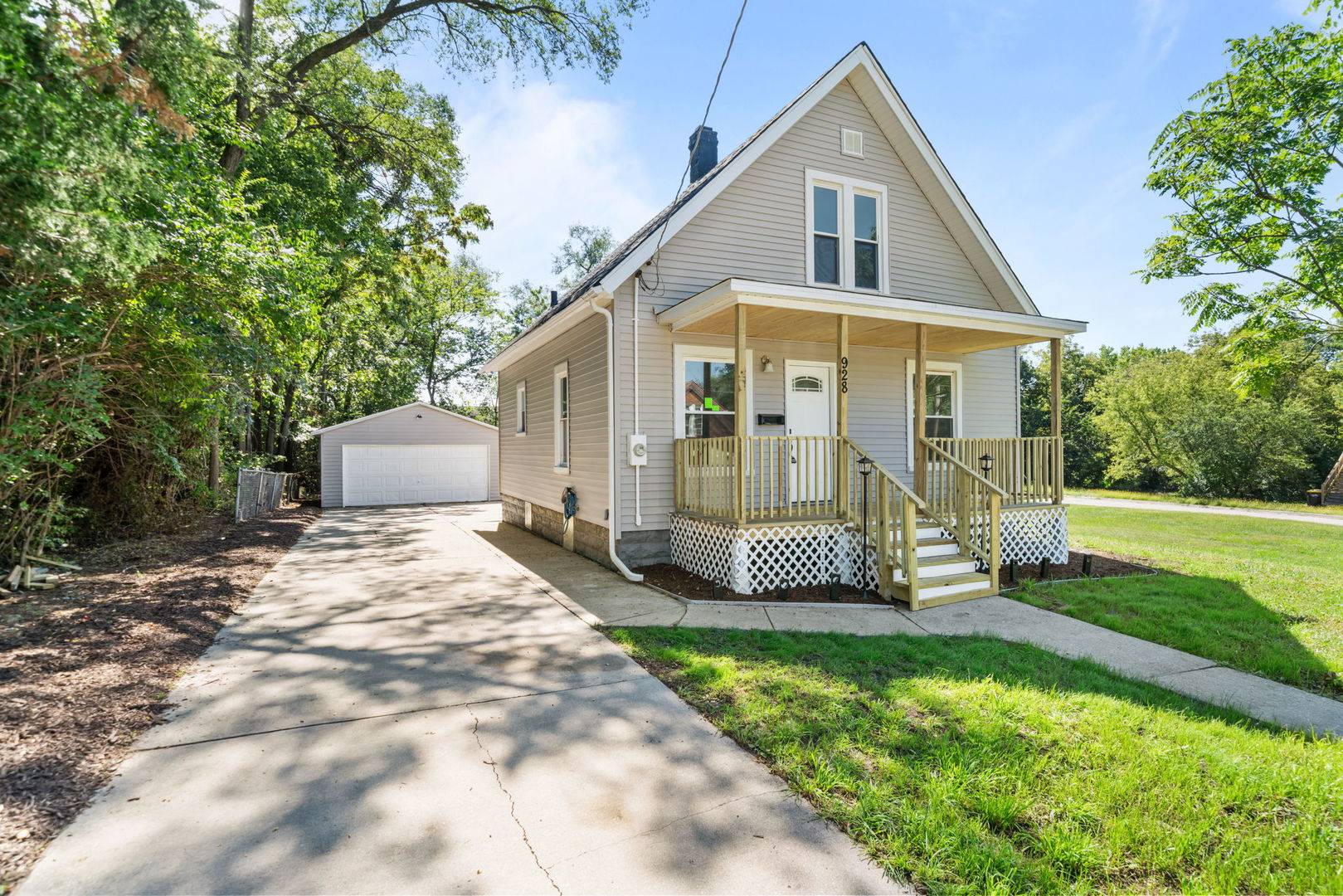 928 Lincoln AVE, Rockford, IL 61102