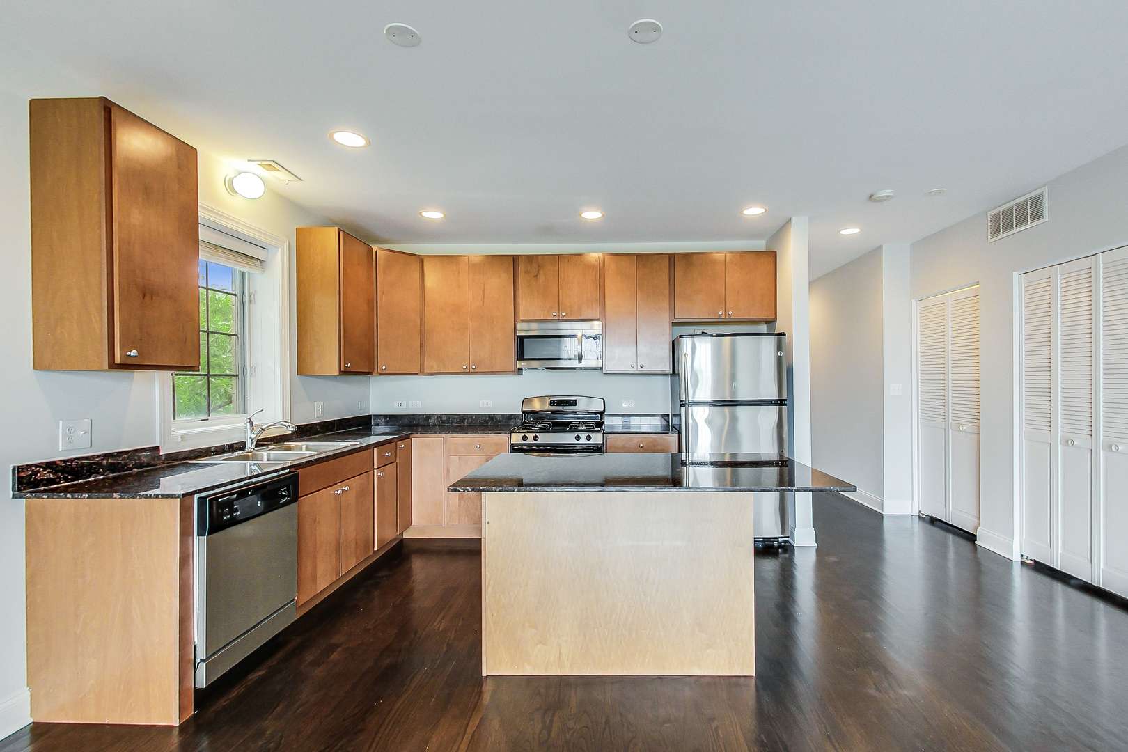 3332 W Palmer ST #3W, Chicago, IL 60647