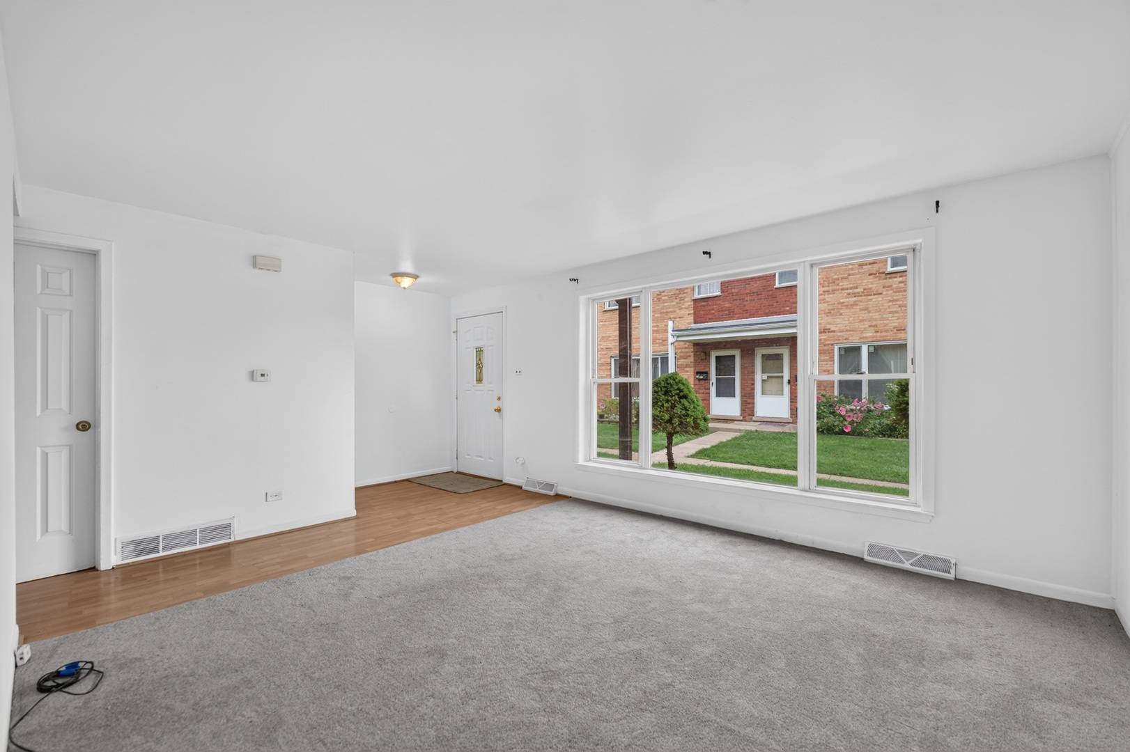 210 Linn CT #A, North Aurora, IL 60542