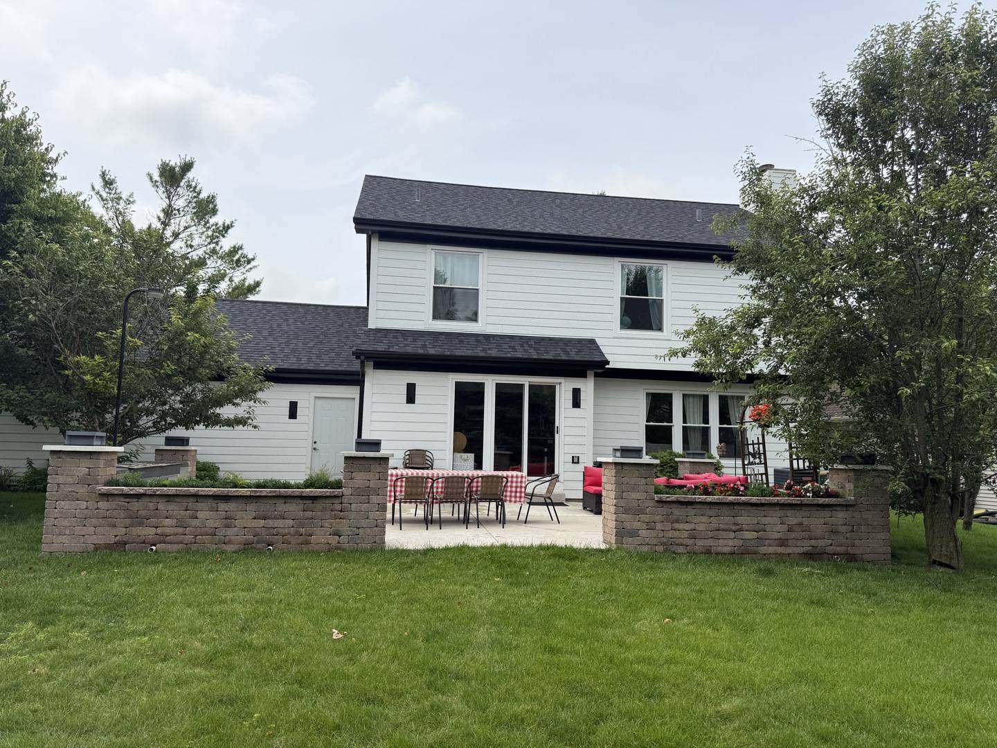1127 Yorkshire DR N, Sycamore, IL 60178