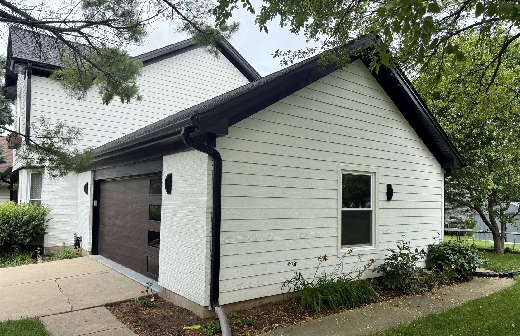 1127 Yorkshire DR N, Sycamore, IL 60178