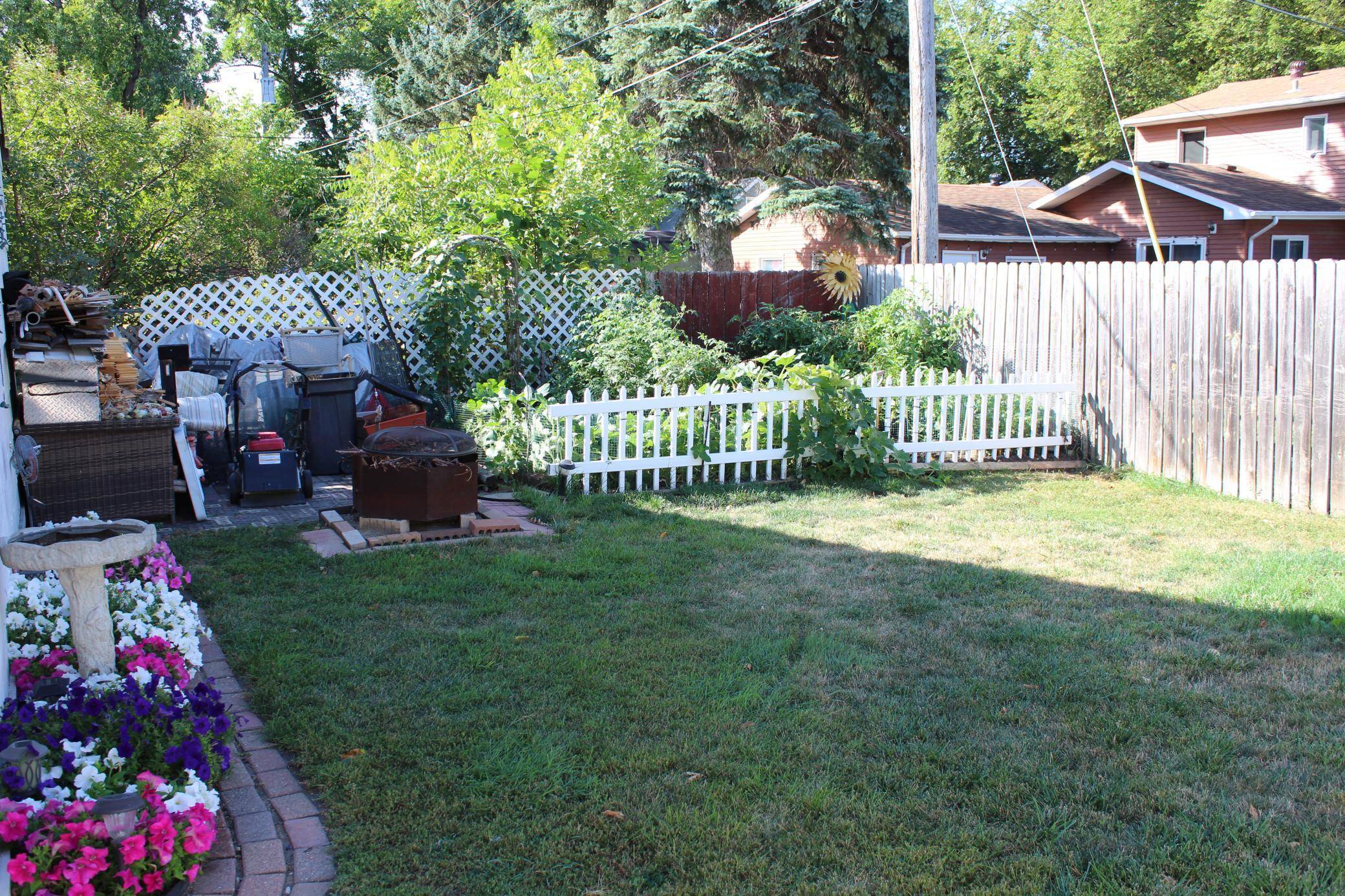 1806-1808 S 8th AVE S, Fargo, ND 58103