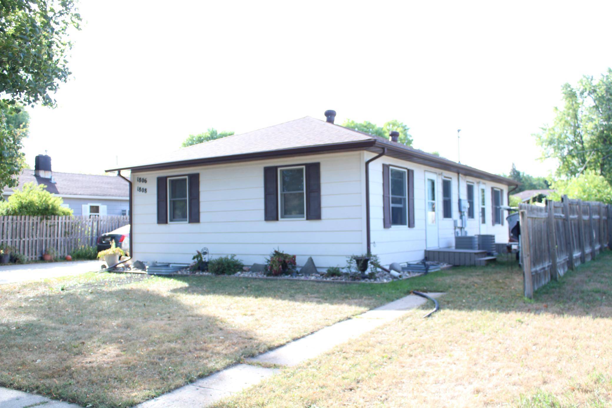 1806-1808 S 8th AVE S, Fargo, ND 58103