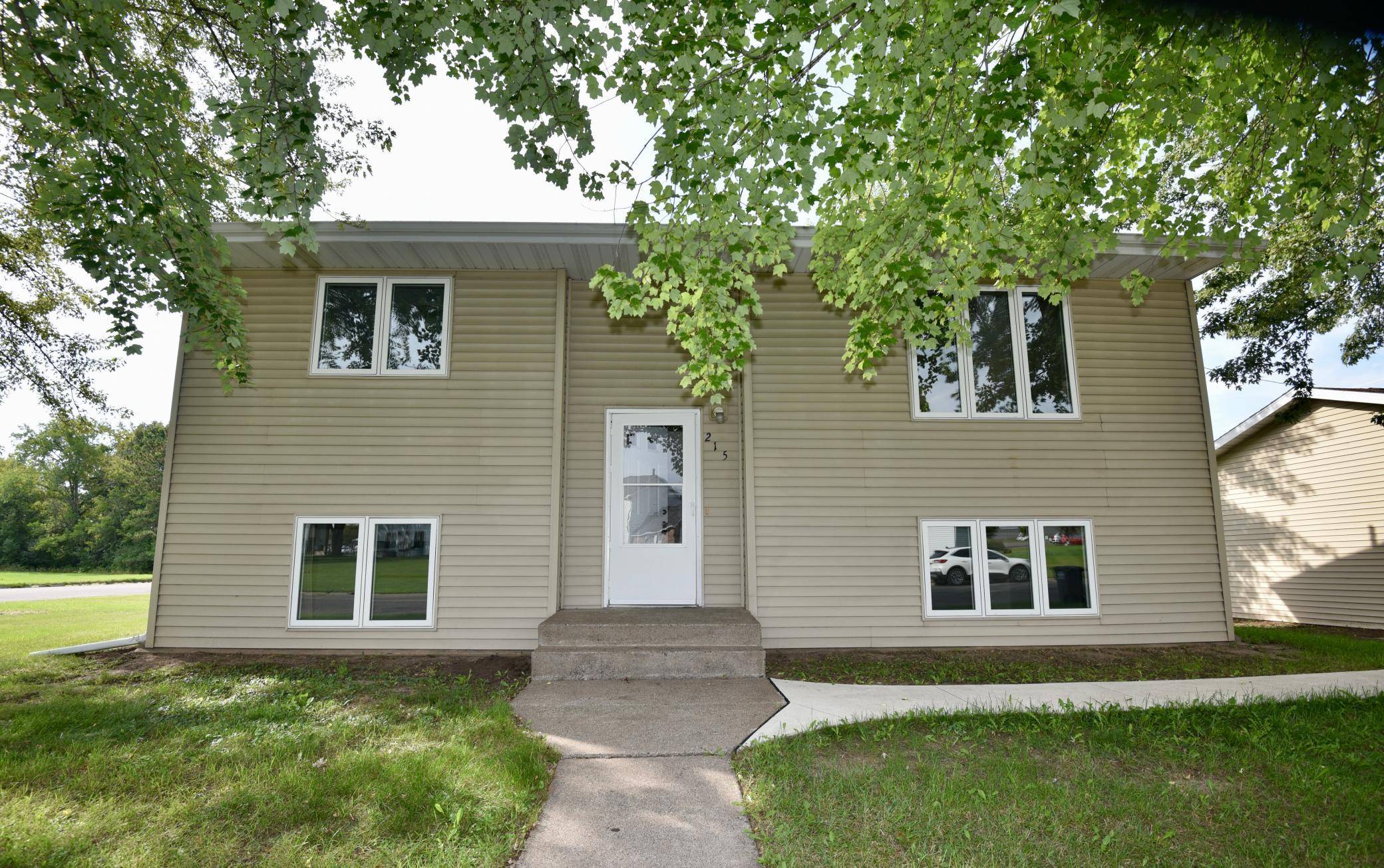 215 7th ST NE, Milaca, MN 56353