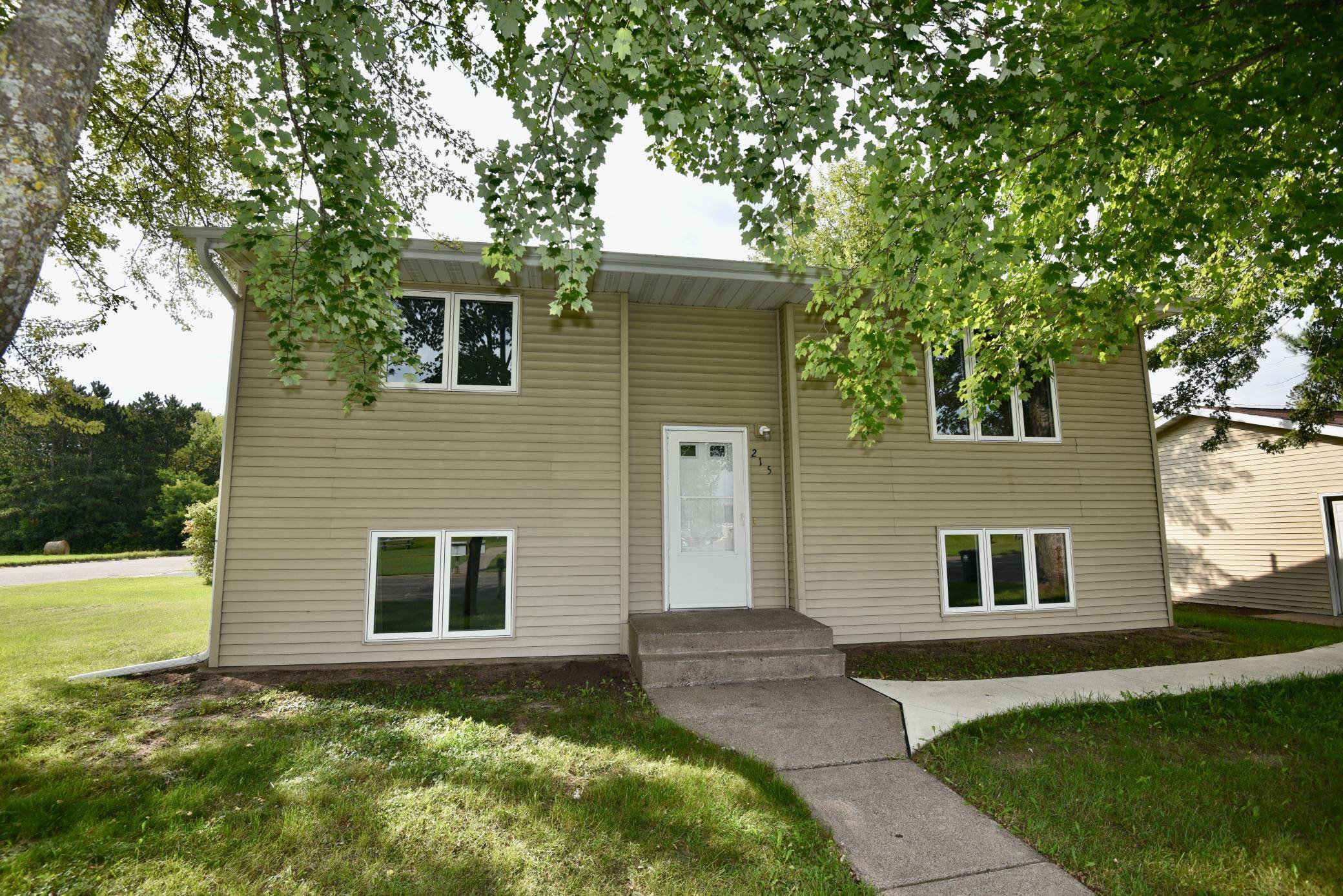 215 7th ST NE, Milaca, MN 56353