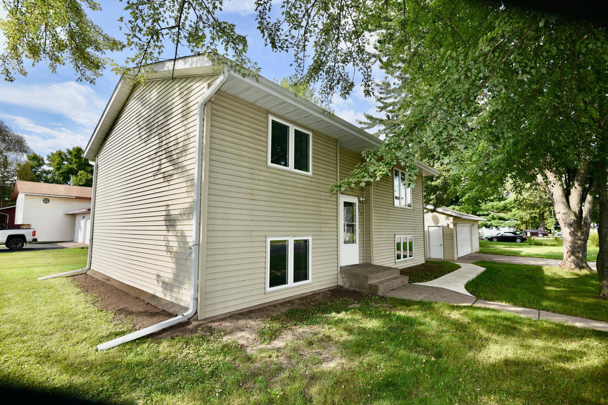 215 7th ST NE, Milaca, MN 56353