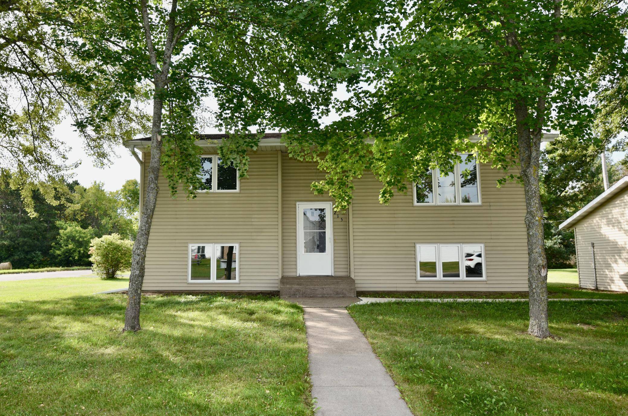 215 7th ST NE, Milaca, MN 56353