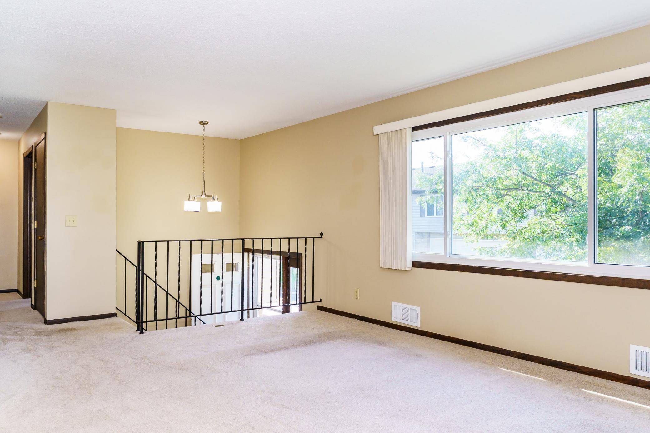 10355 Balsam LN, Eden Prairie, MN 55347