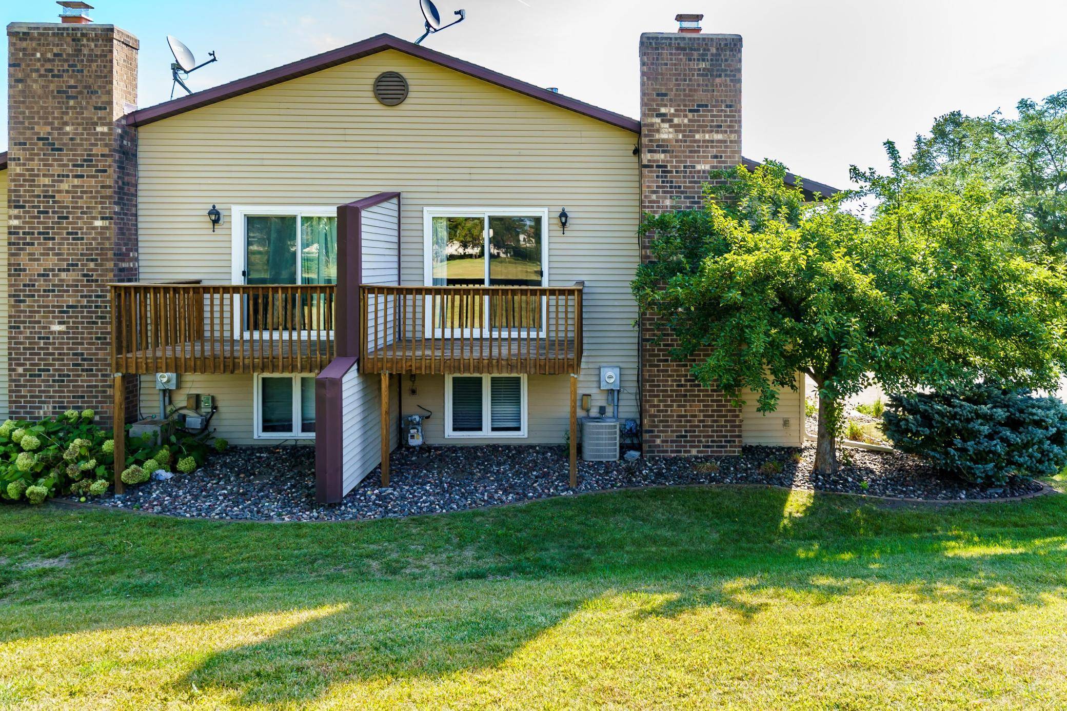 10355 Balsam LN, Eden Prairie, MN 55347