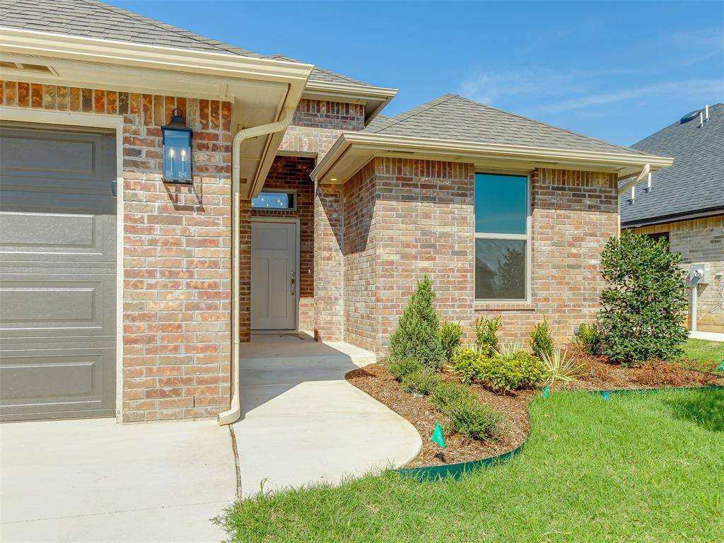 5013 Vine Cliff RD, Mustang, OK 73064