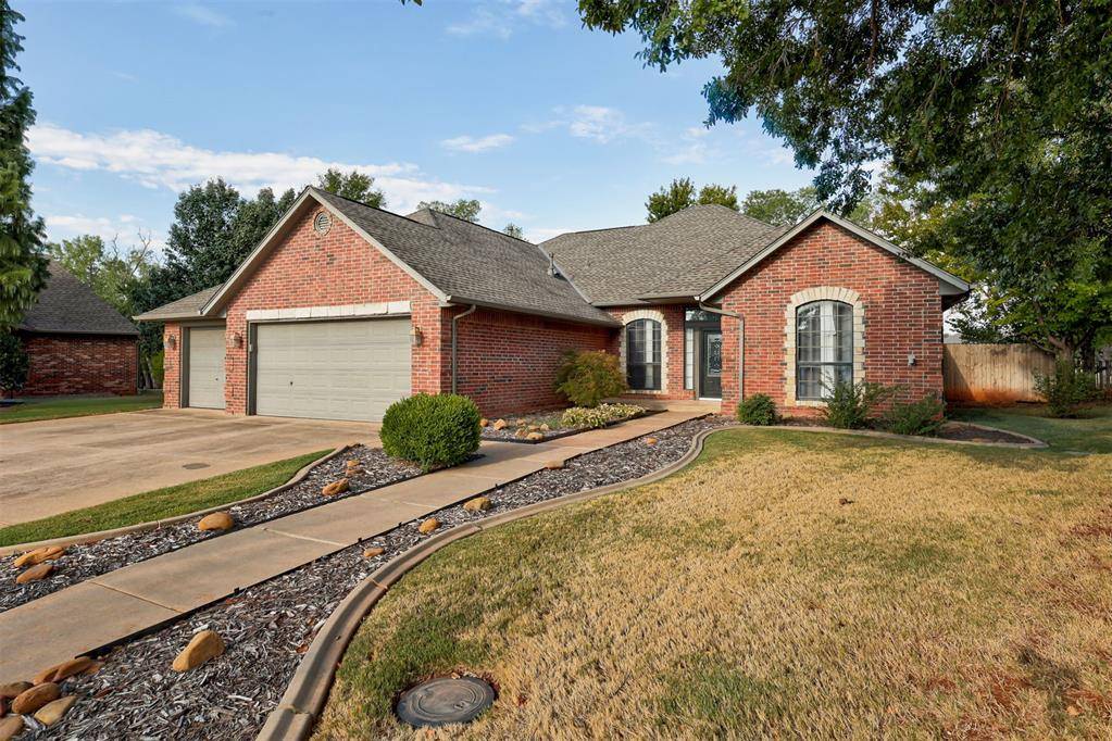 1772 Lake Shadows CT, Edmond, OK 73012