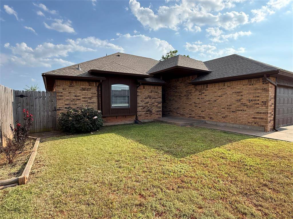 2116 NE 8th ST, Moore, OK 73160