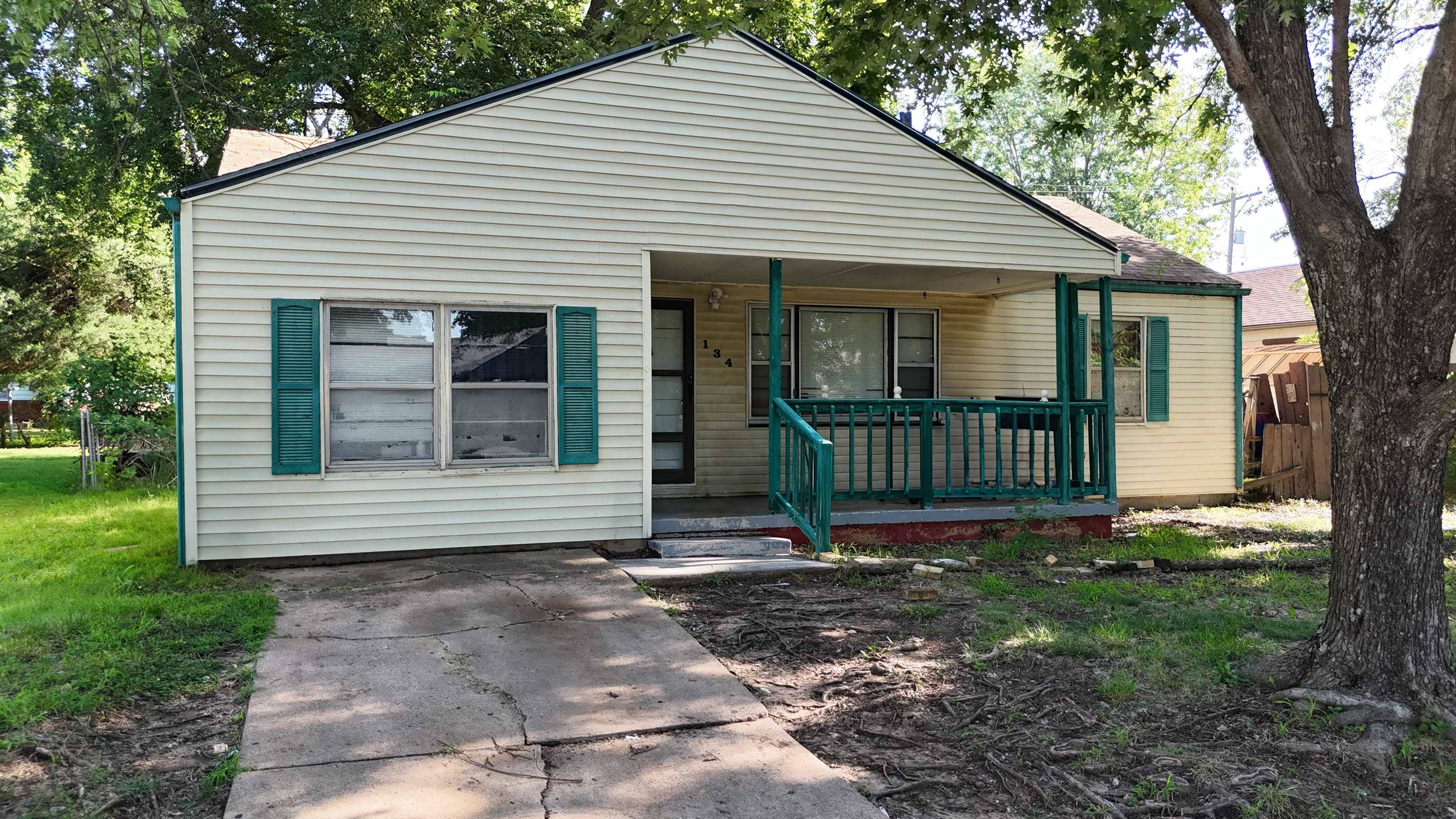 134 Stanley Dr., Arkansas City, KS 67005