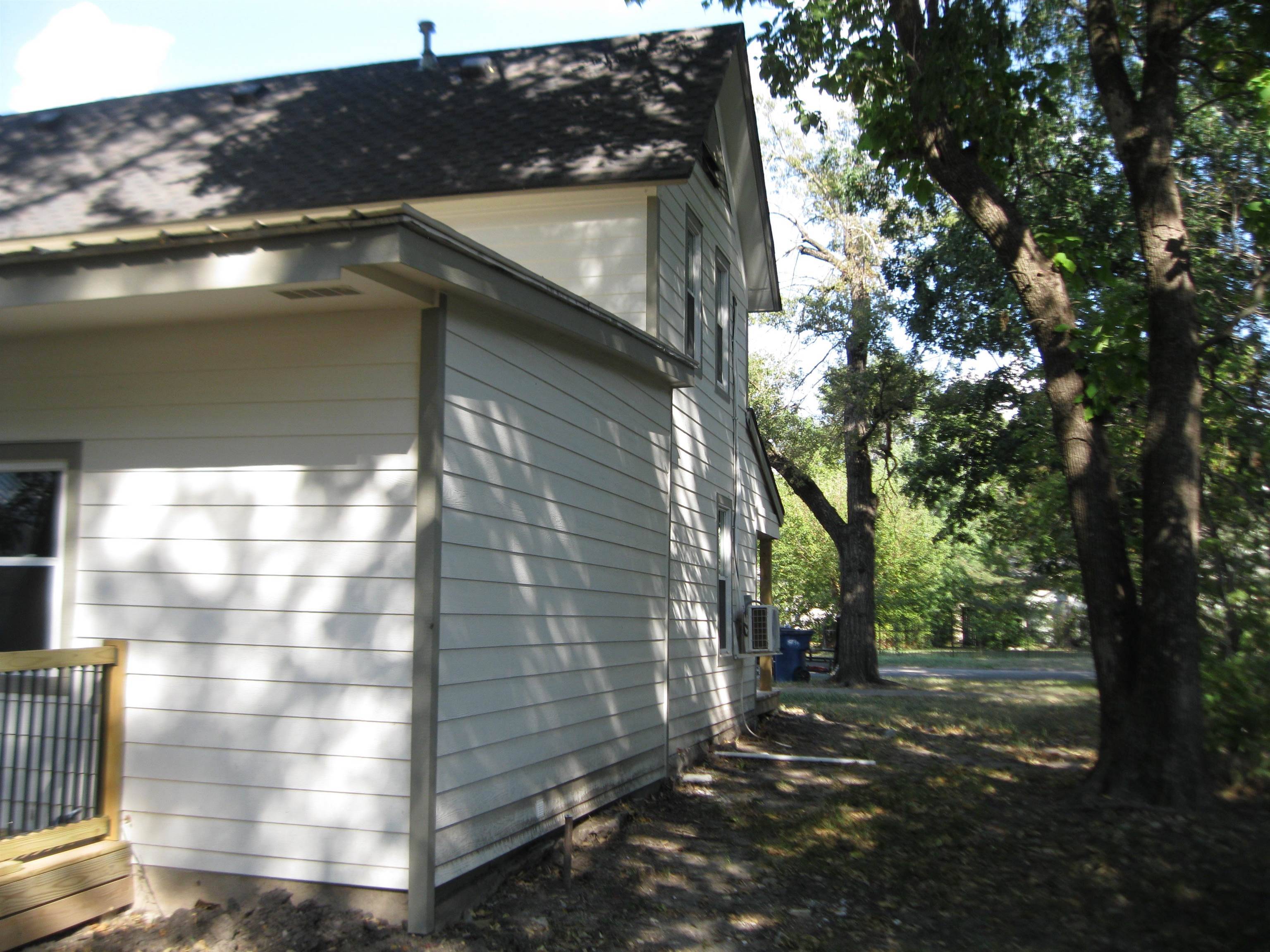 209 N Oak, Whitewater, KS 67154