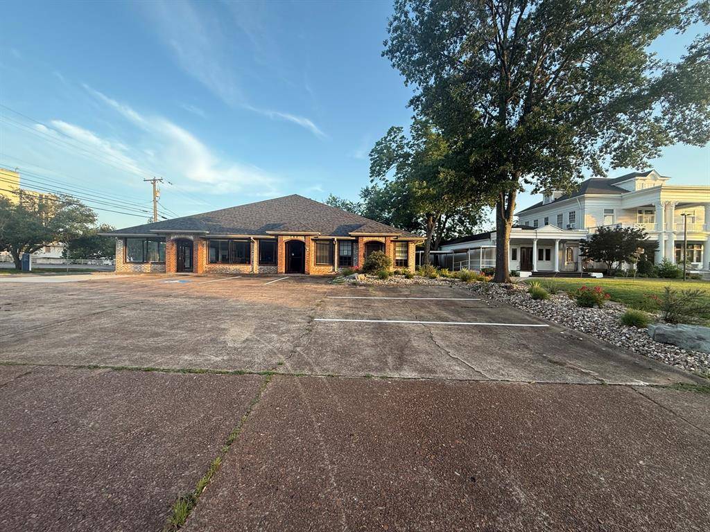 750 Clarksville, Paris, TX 75460