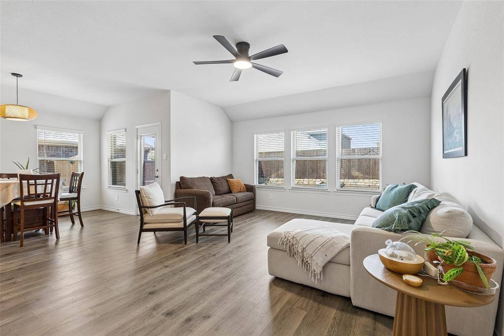 9813 Cherrywood Way, Aubrey, TX 76227