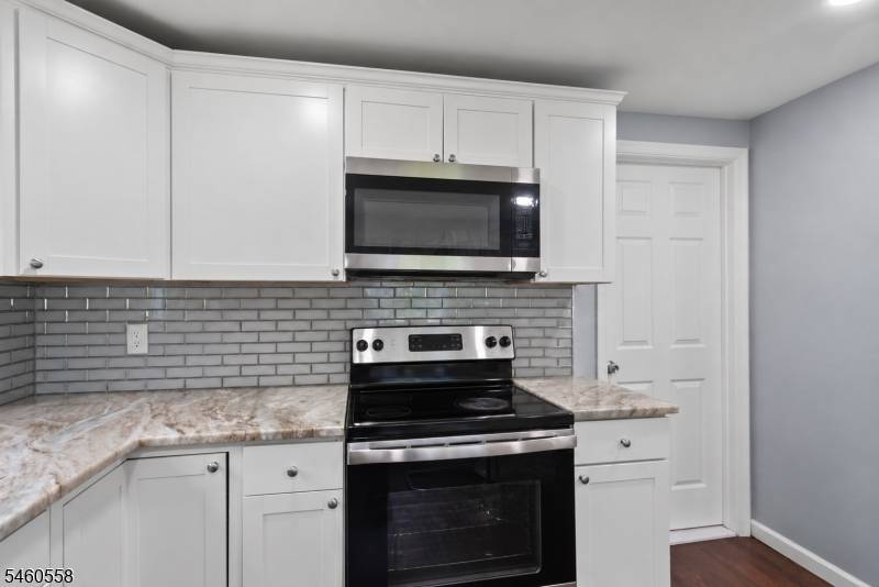 340 Lakeview Dr, Hampton Twp., NJ 07860
