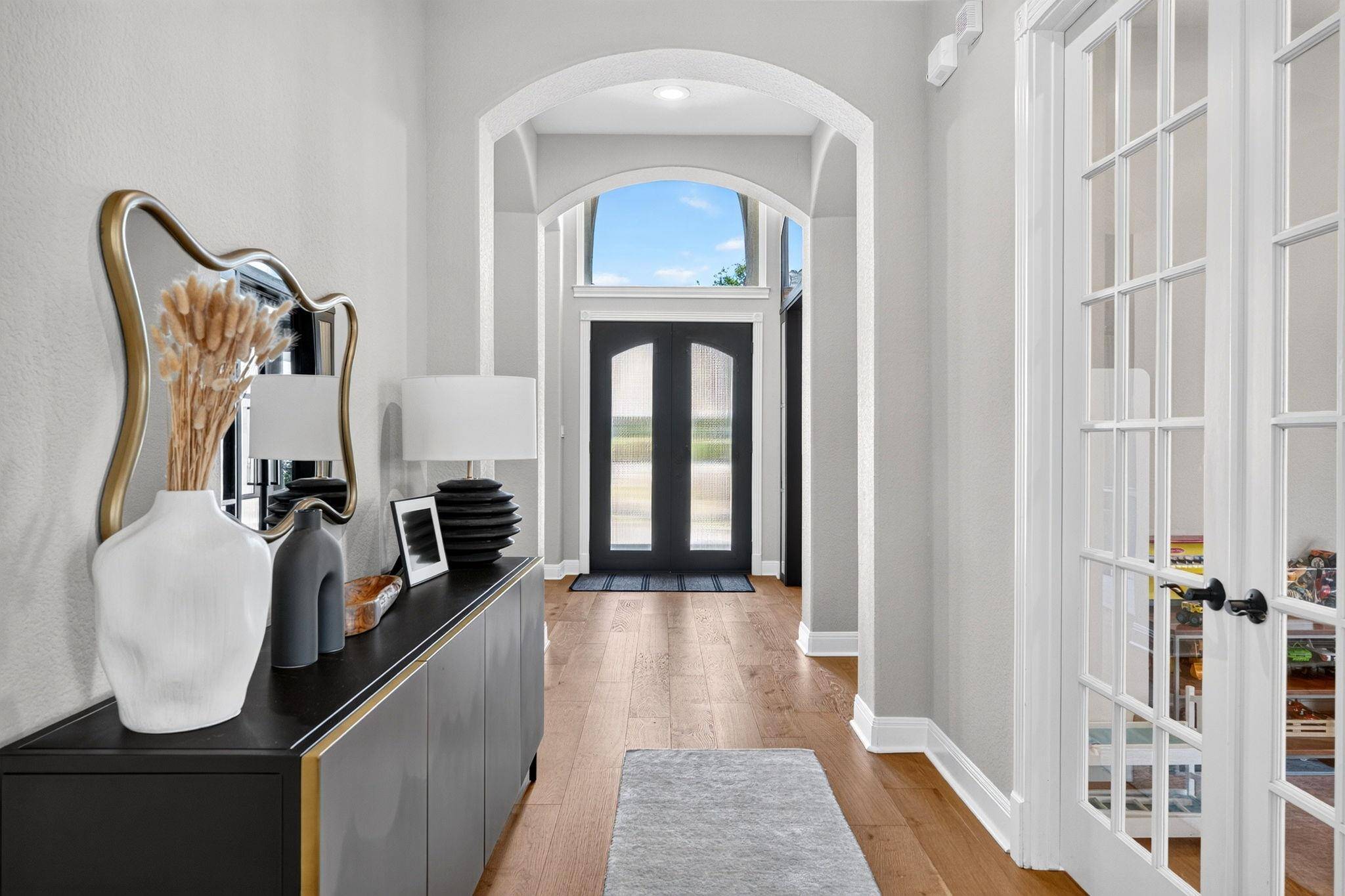 402 Aria DR, Austin, TX 78738