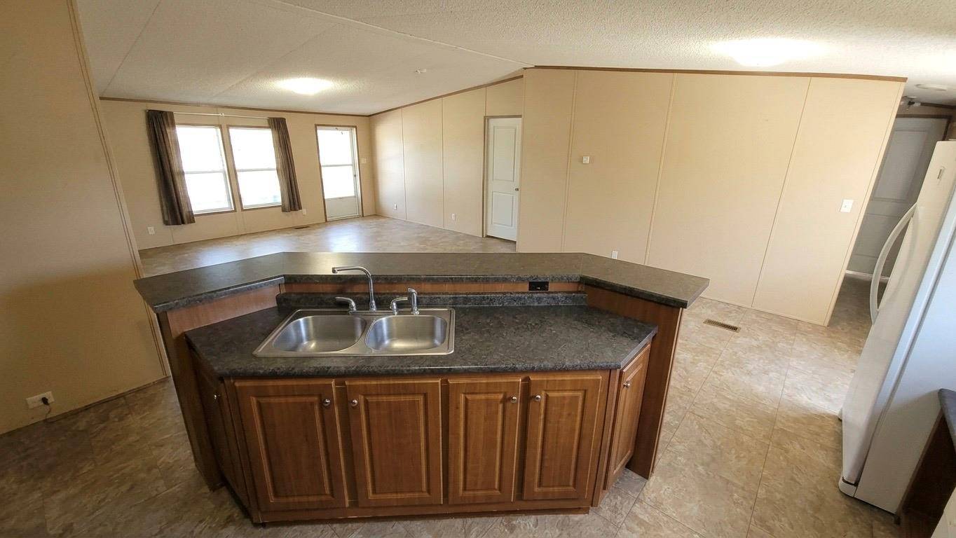 305 Thompson LN, Dale, TX 78616