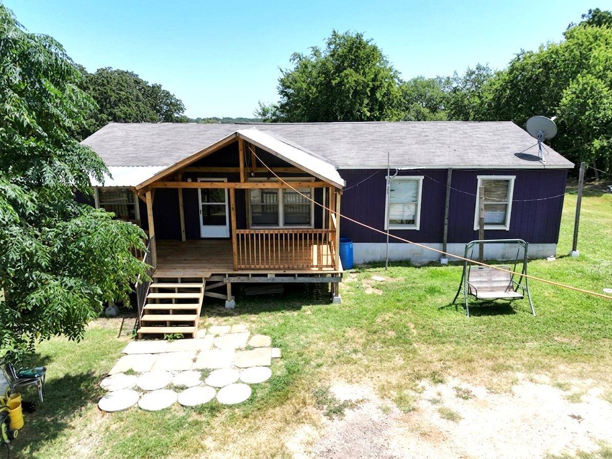 305 Thompson LN, Dale, TX 78616