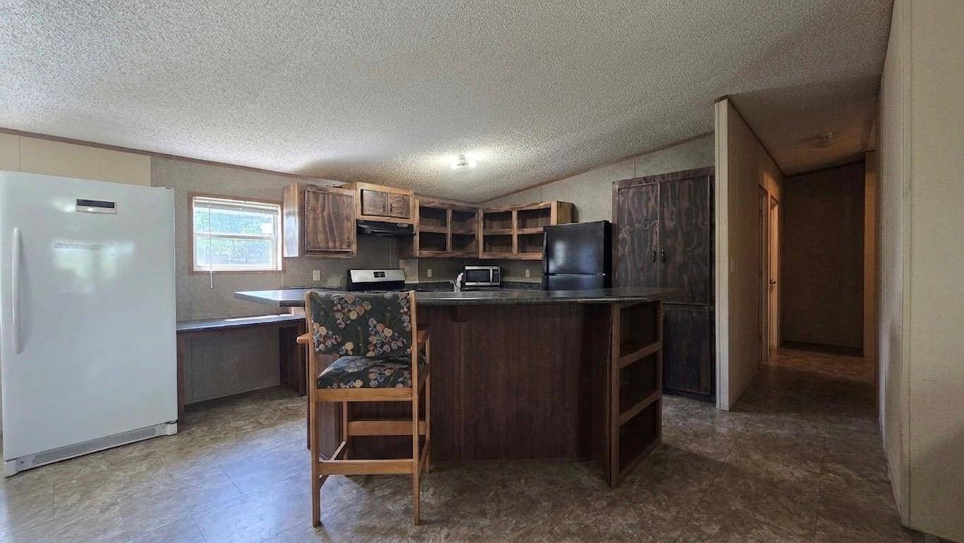 305 Thompson LN, Dale, TX 78616