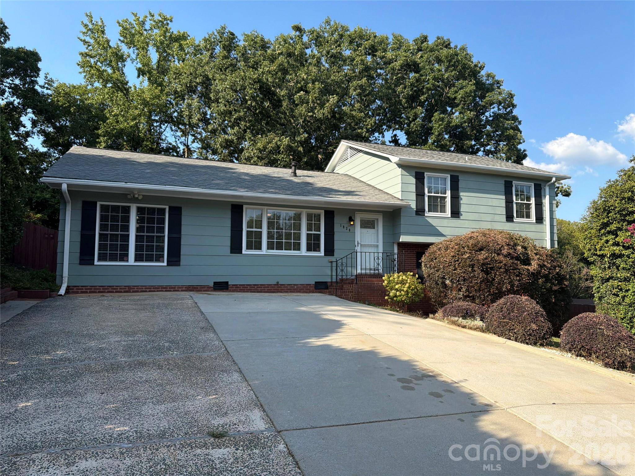 1030 Mclaughlin DR, Charlotte, NC 28212
