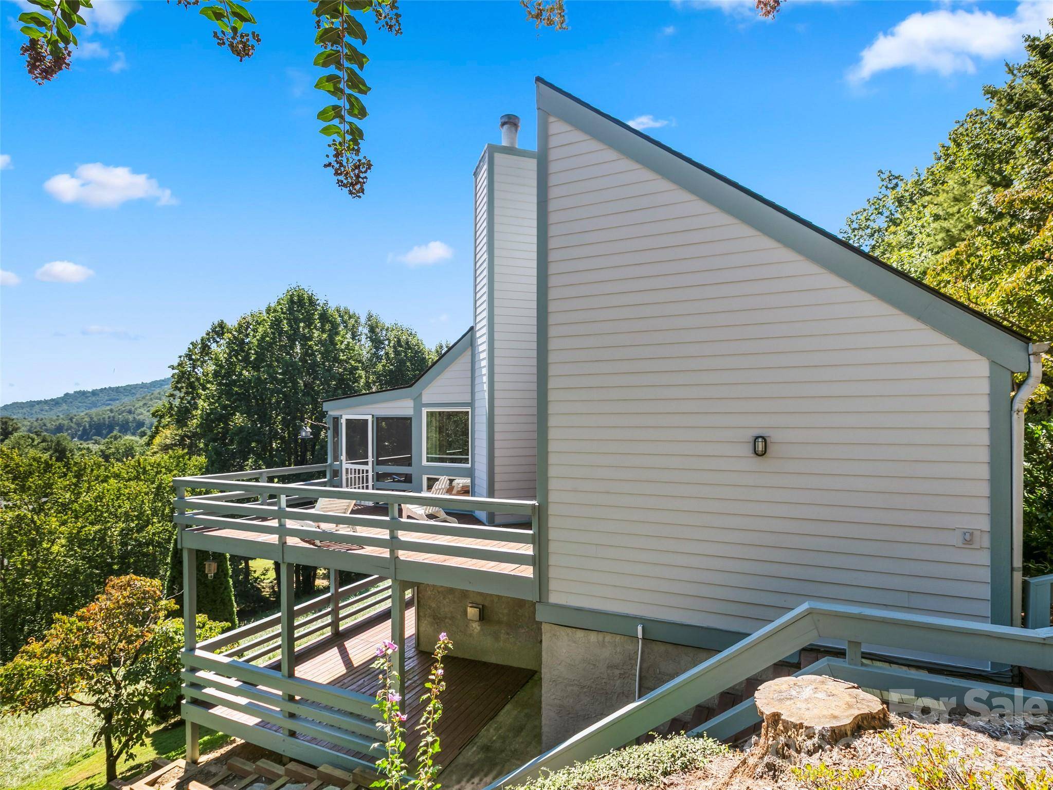 114 Sunny View LN, Flat Rock, NC 28731
