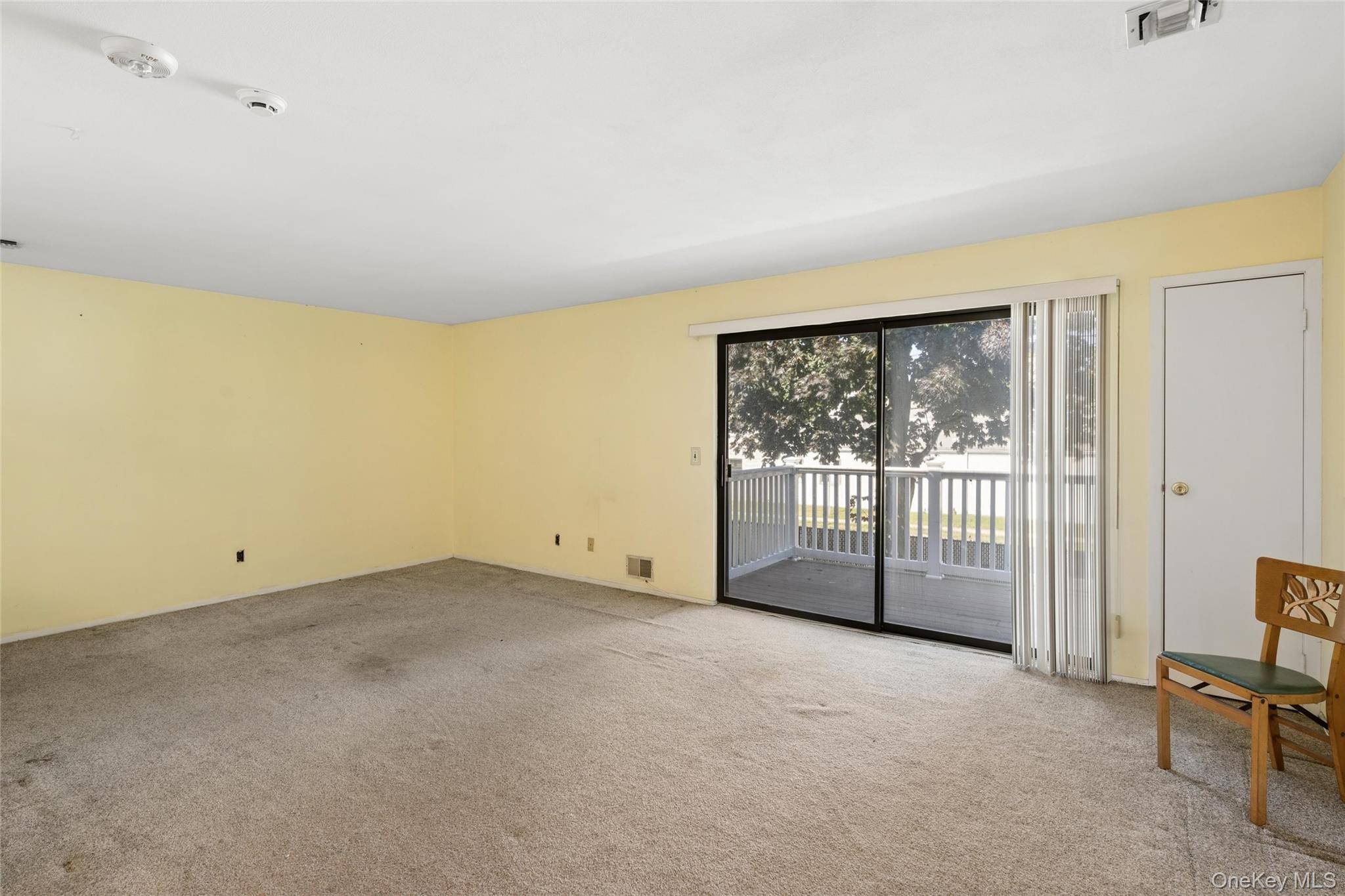 156 W Cambridge DR #156, Copiague, NY 11726