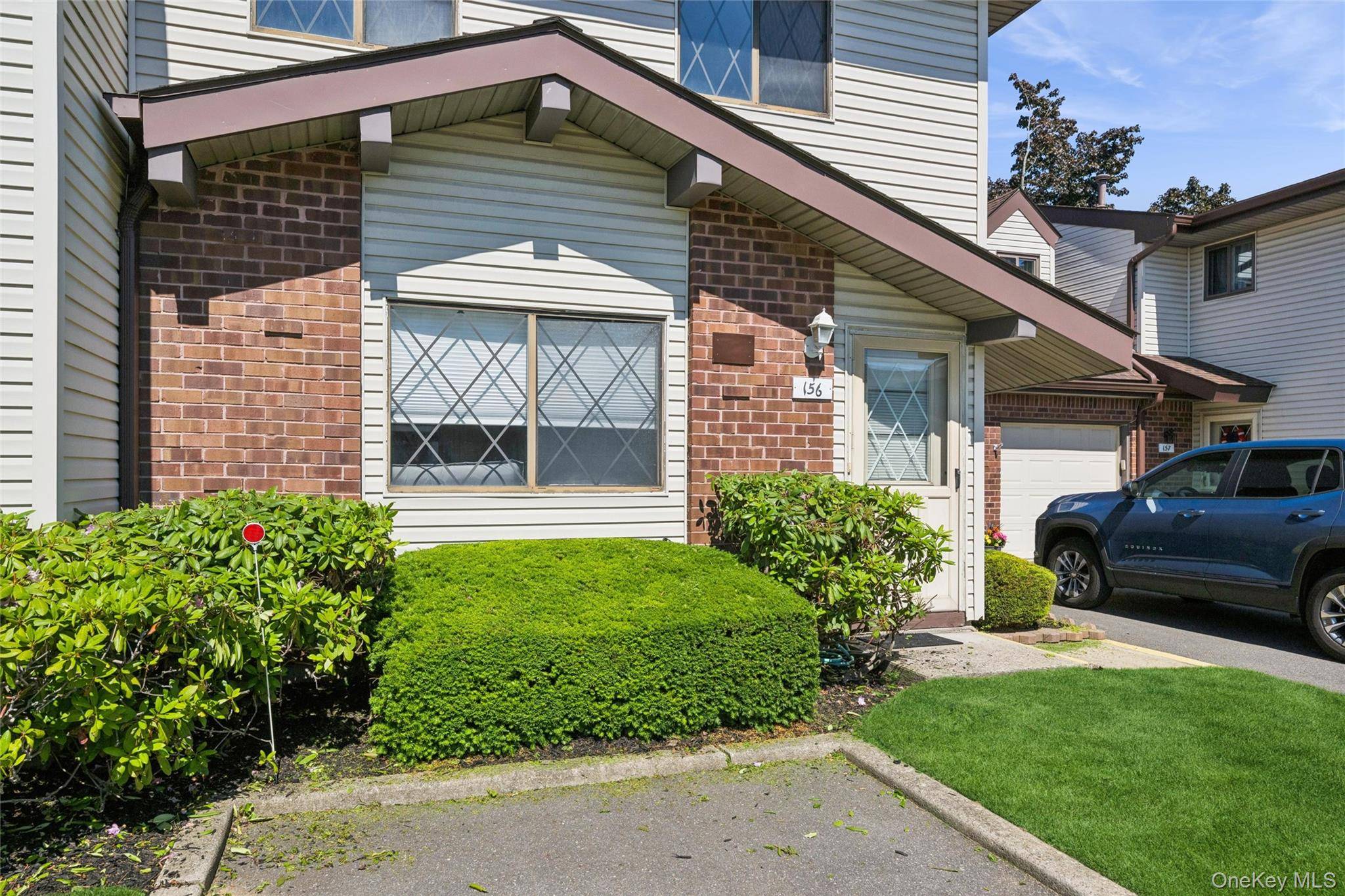 156 W Cambridge DR #156, Copiague, NY 11726