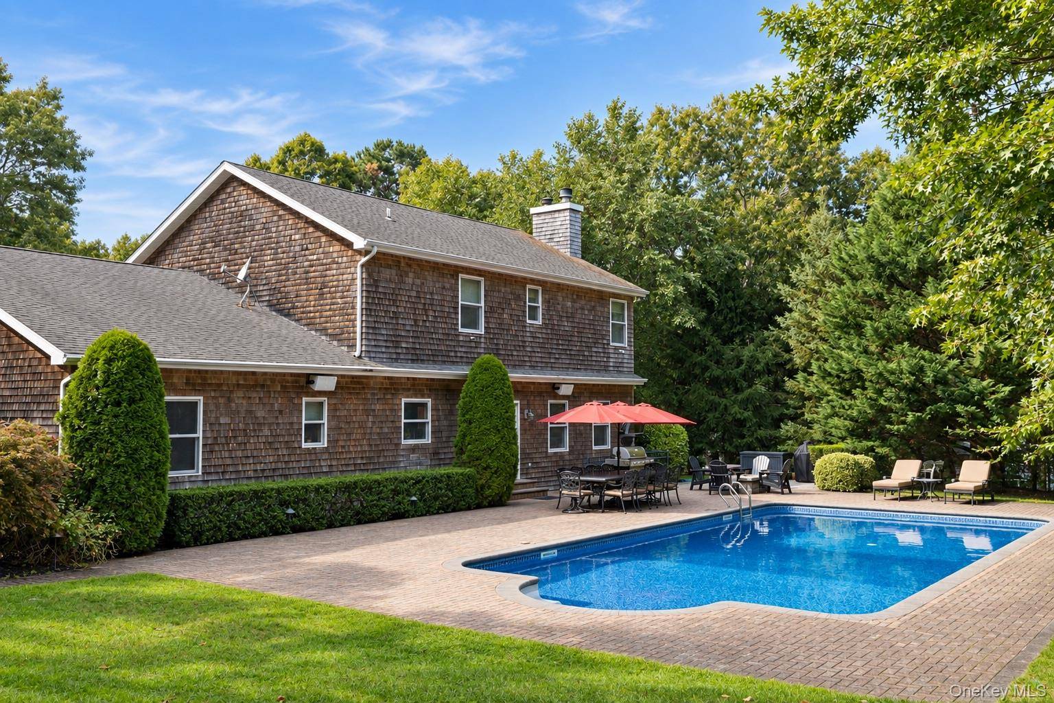11 Hildreth RD, Hampton Bays, NY 11946