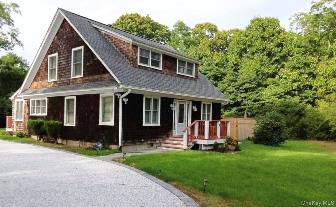 572 Montauk Highway, Westhampton Beach, NY 11978