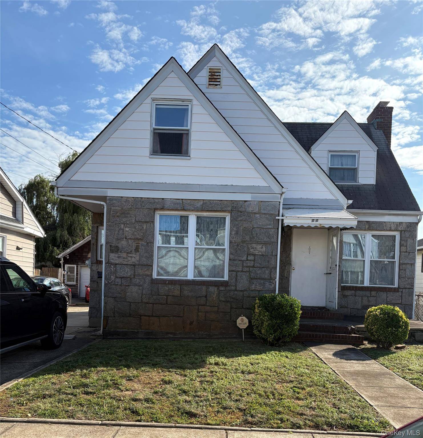 22 E Maple ST, Valley Stream, NY 11580