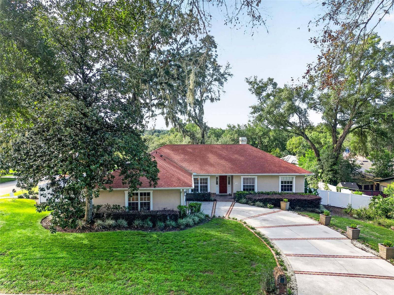 1812 LAKE FRANCIS DR, Apopka, FL 32712