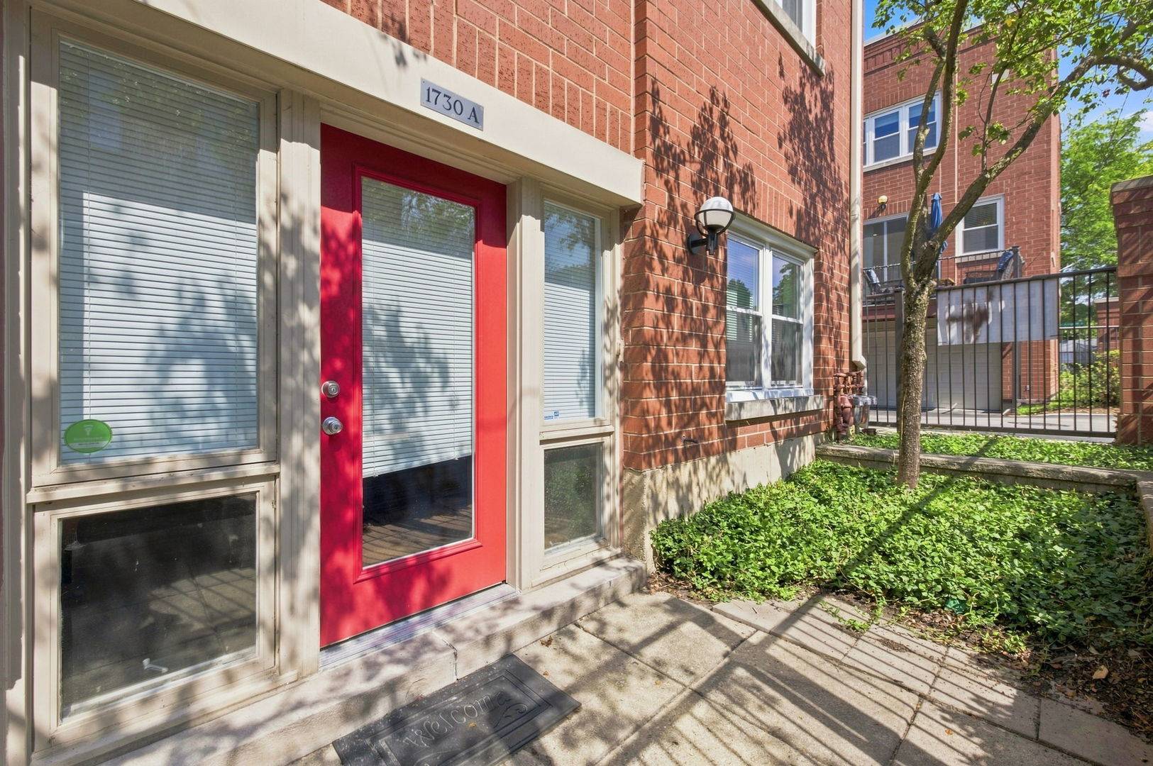 1730 W TERRA COTTA PL #A, Chicago, IL 60614