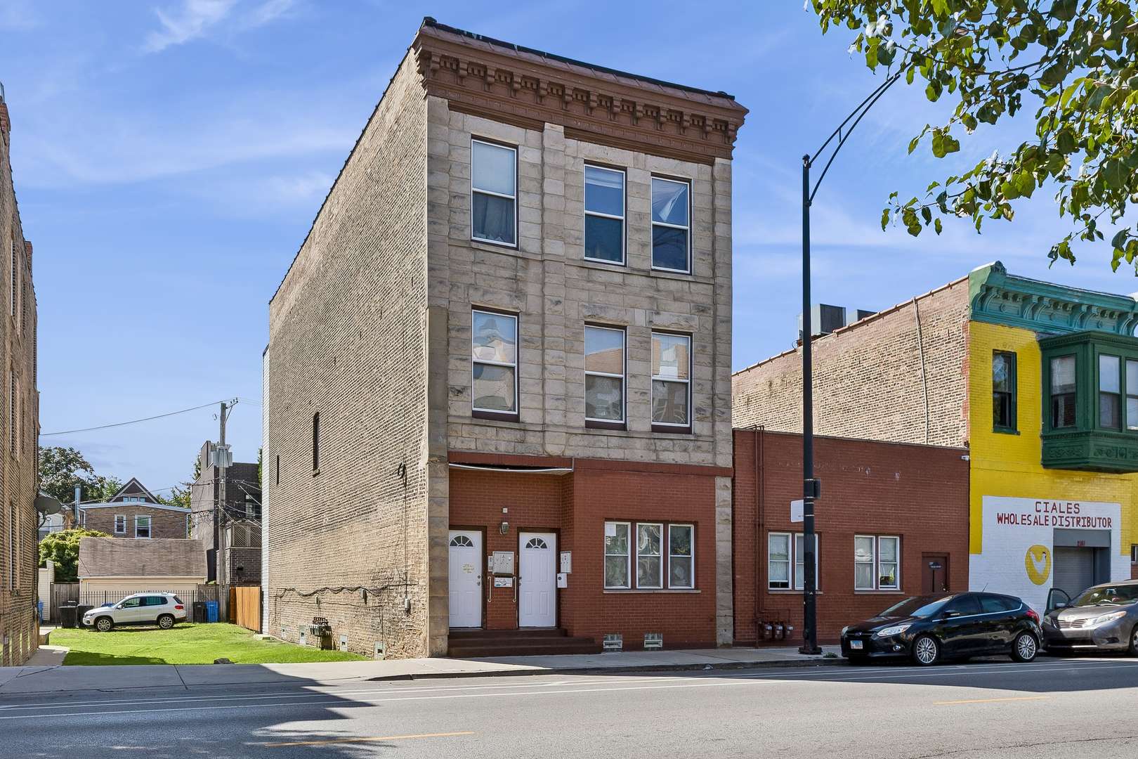 2135 W Armitage AVE, Chicago, IL 60647