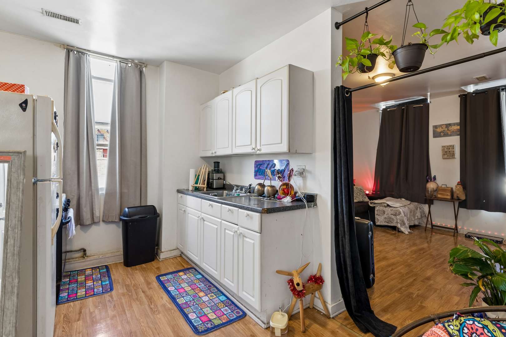 2135 W Armitage AVE, Chicago, IL 60647