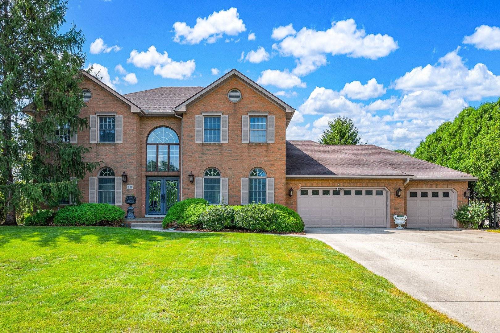 7 Smokey CT, Bloomington, IL 61704