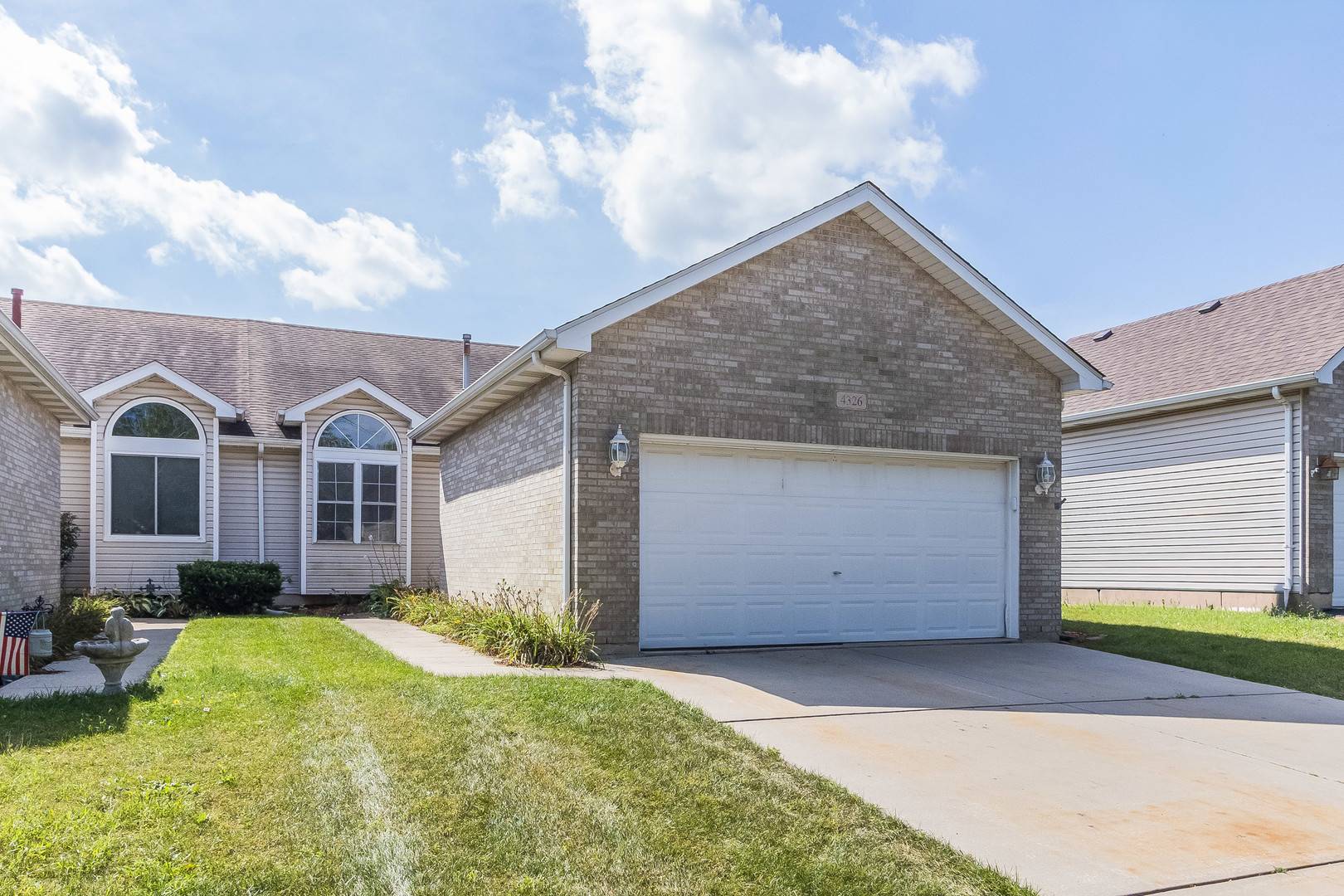 4326 River Glen DR, Joliet, IL 60431