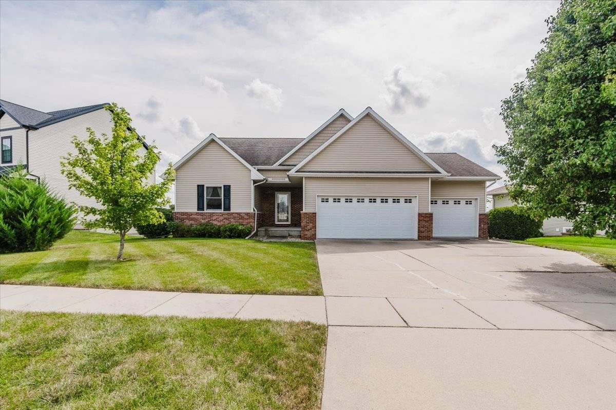 615 Prairie Meadows DR, Heyworth, IL 61745