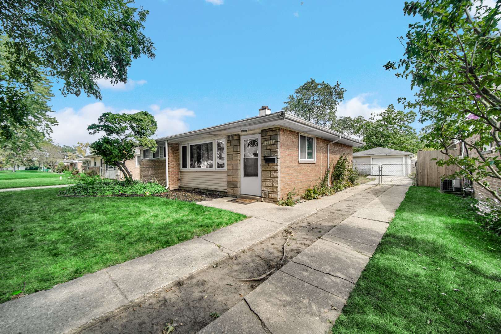 17233 Walter ST, Lansing, IL 60438