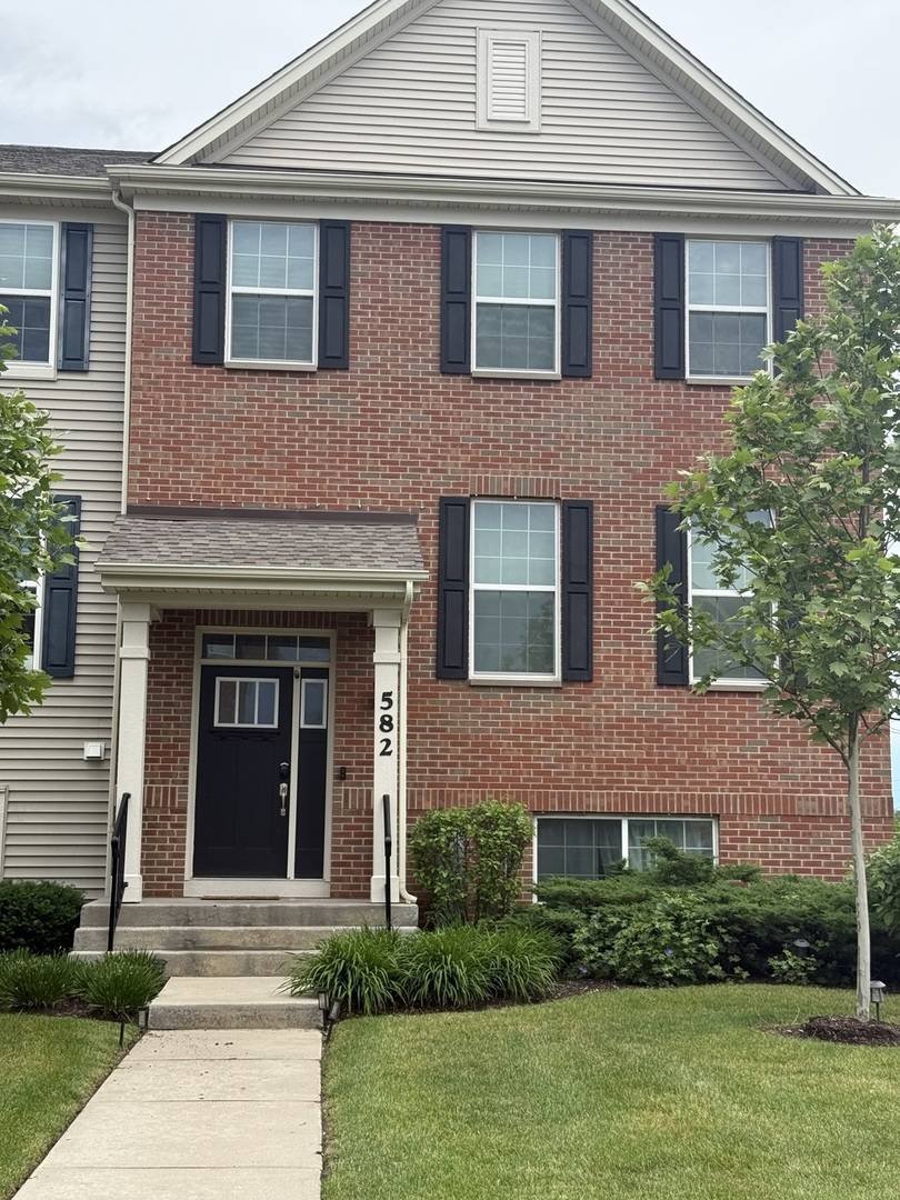 582 Cimmaron CIR #582, Crystal Lake, IL 60012