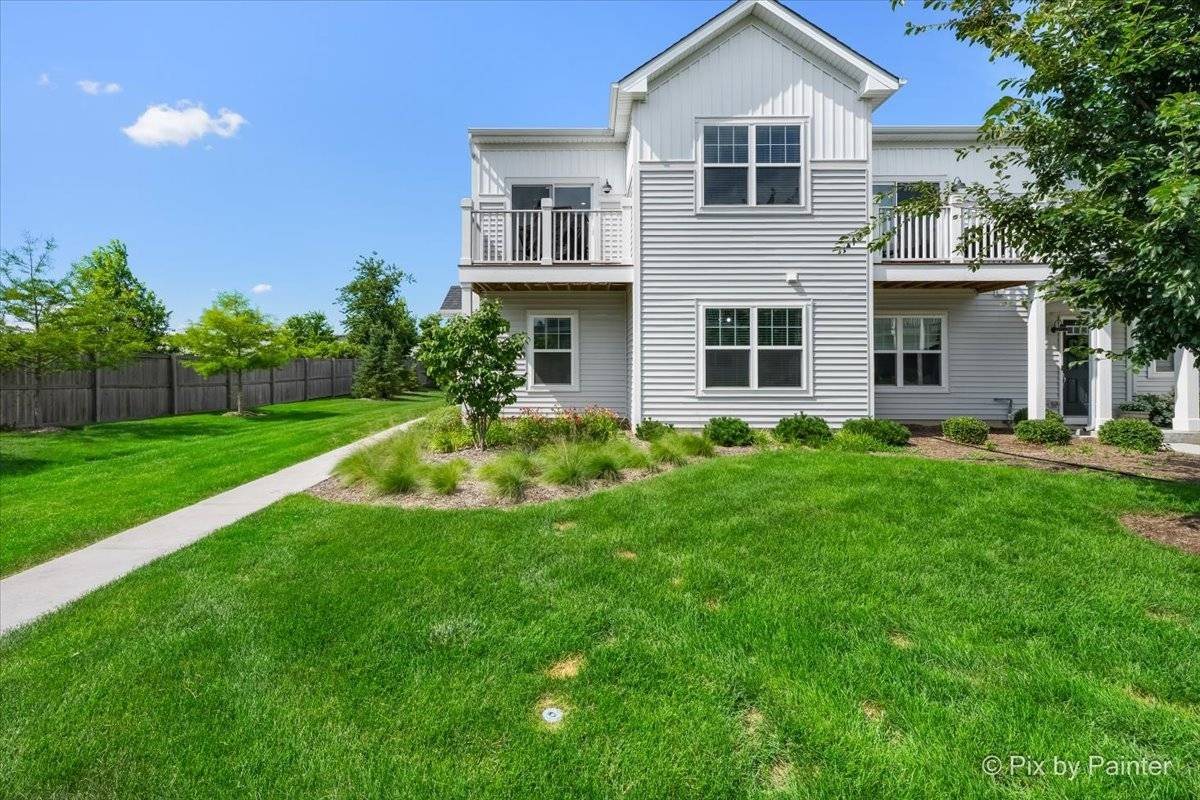 466 Comstock RD, South Elgin, IL 60177