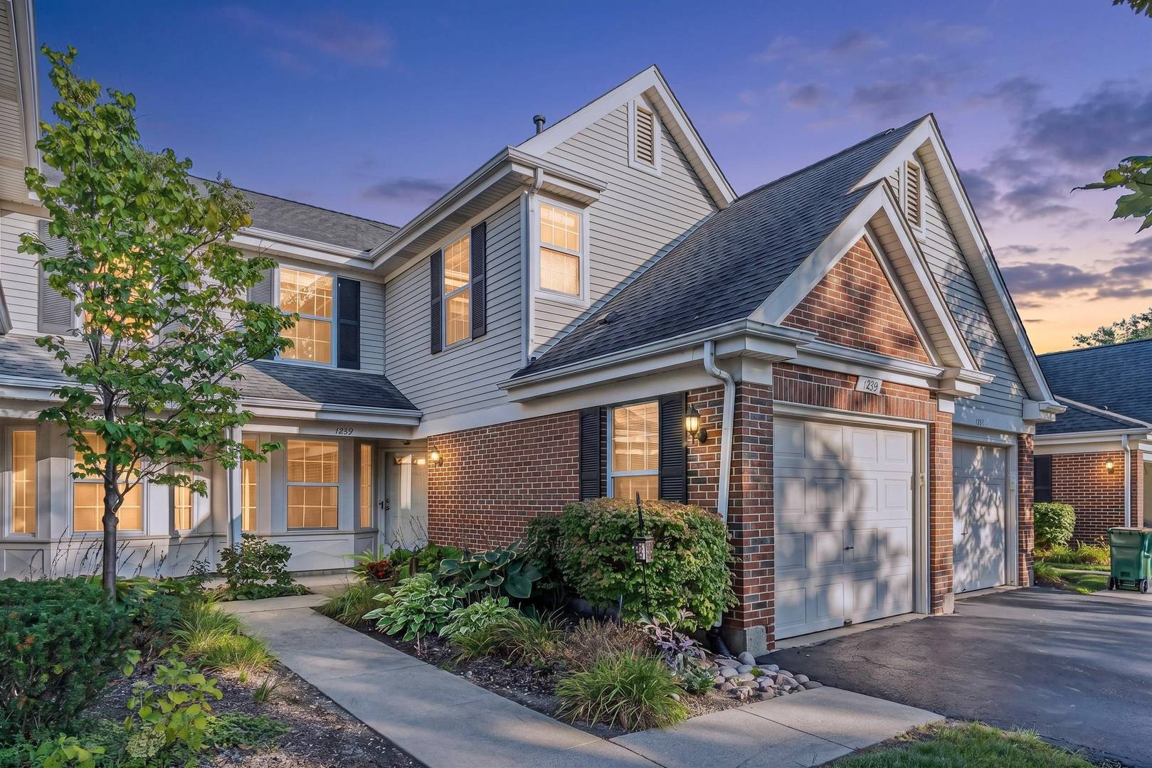 1239 S Wellington CT #1239, Buffalo Grove, IL 60089