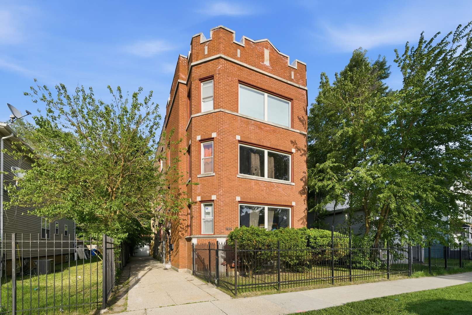 7435 S Euclid AVE #1, Chicago, IL 60649