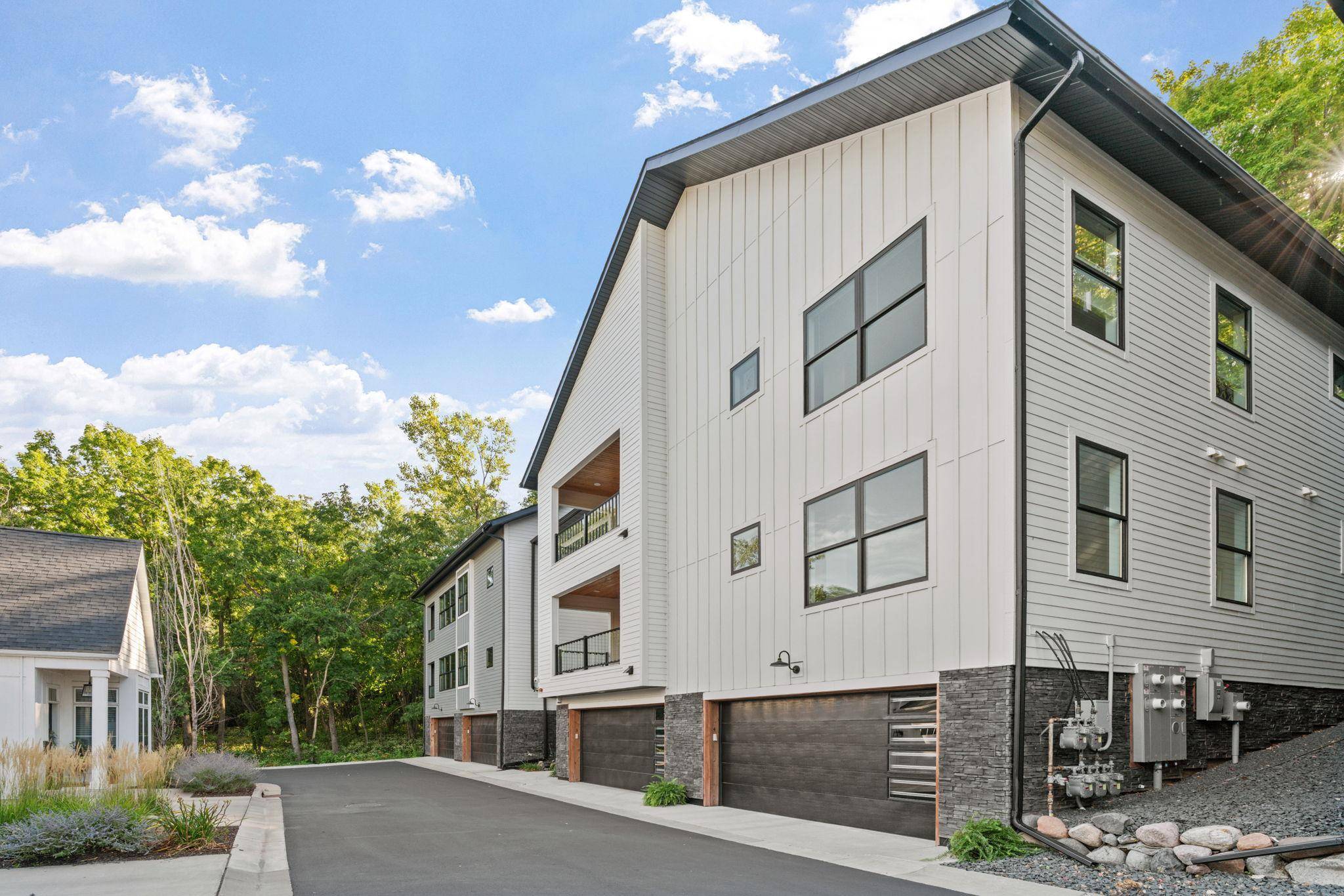 5754 Shady Oak RD S #2, Minnetonka, MN 55343