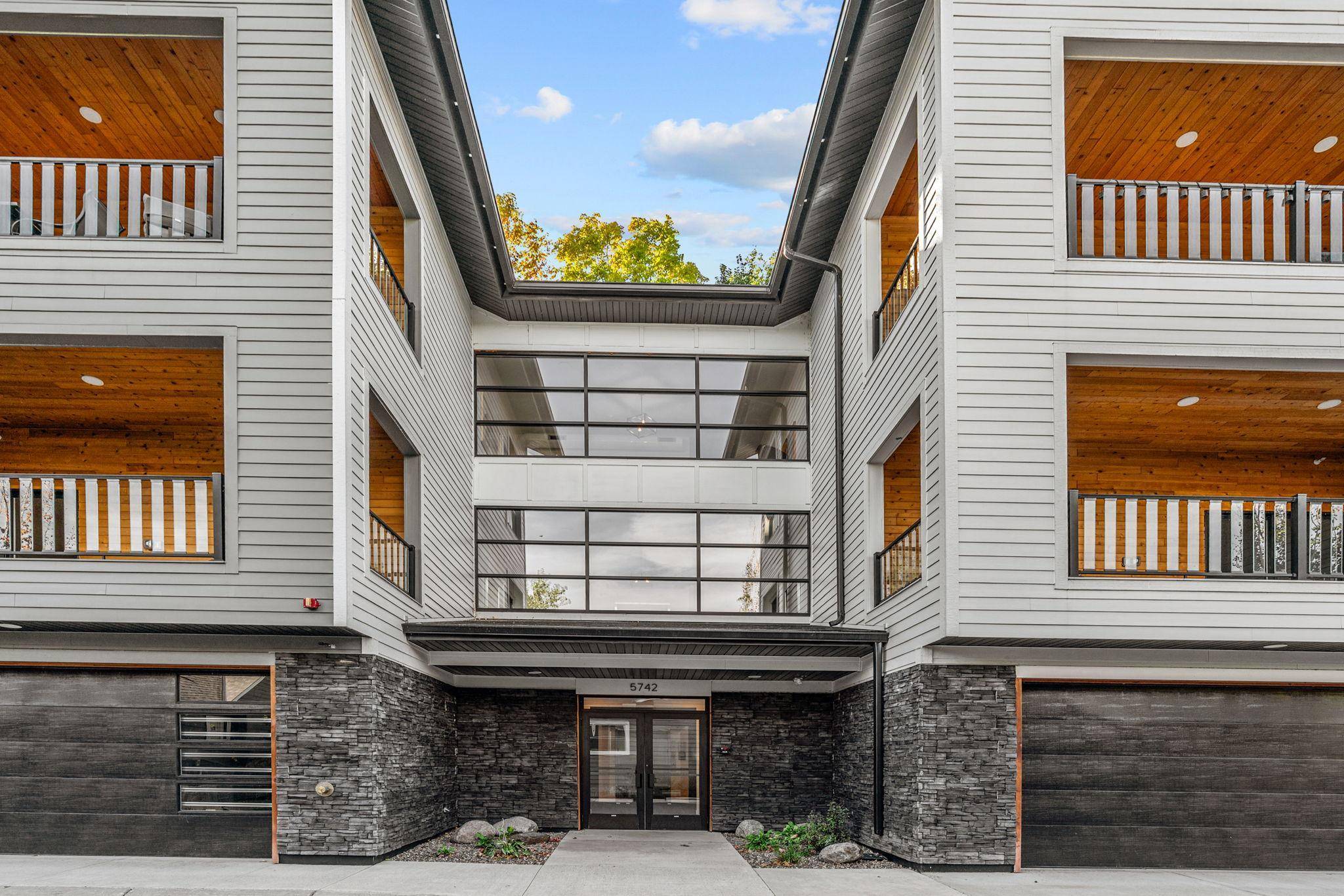 5742 Shady Oak RD S #6, Minnetonka, MN 55343