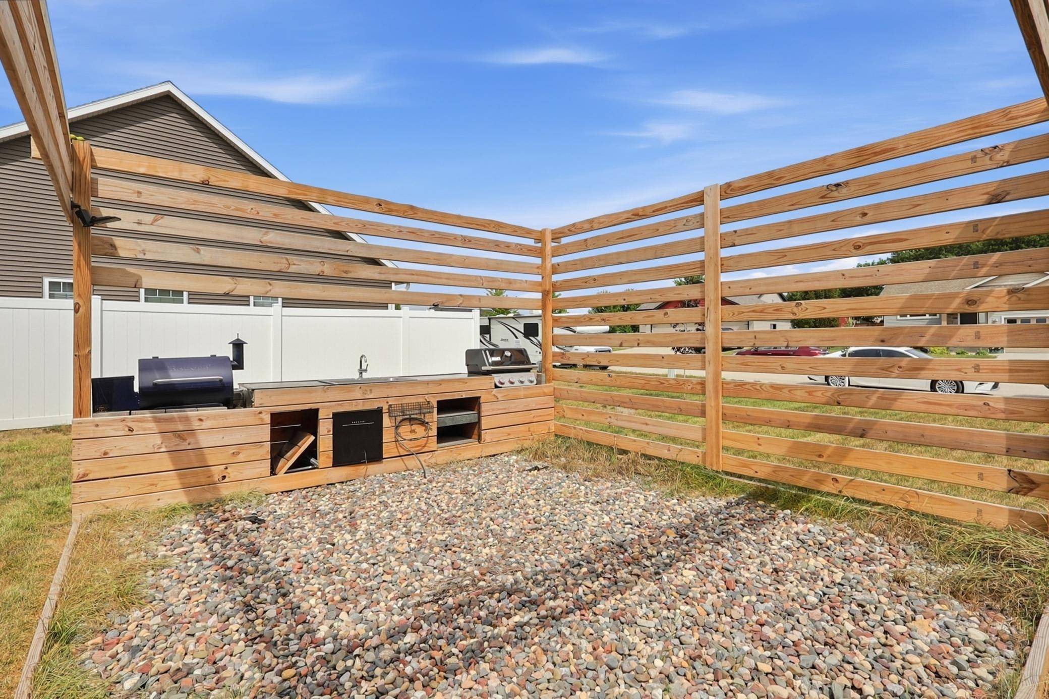 201 14th AVE NW, Kasson, MN 55944